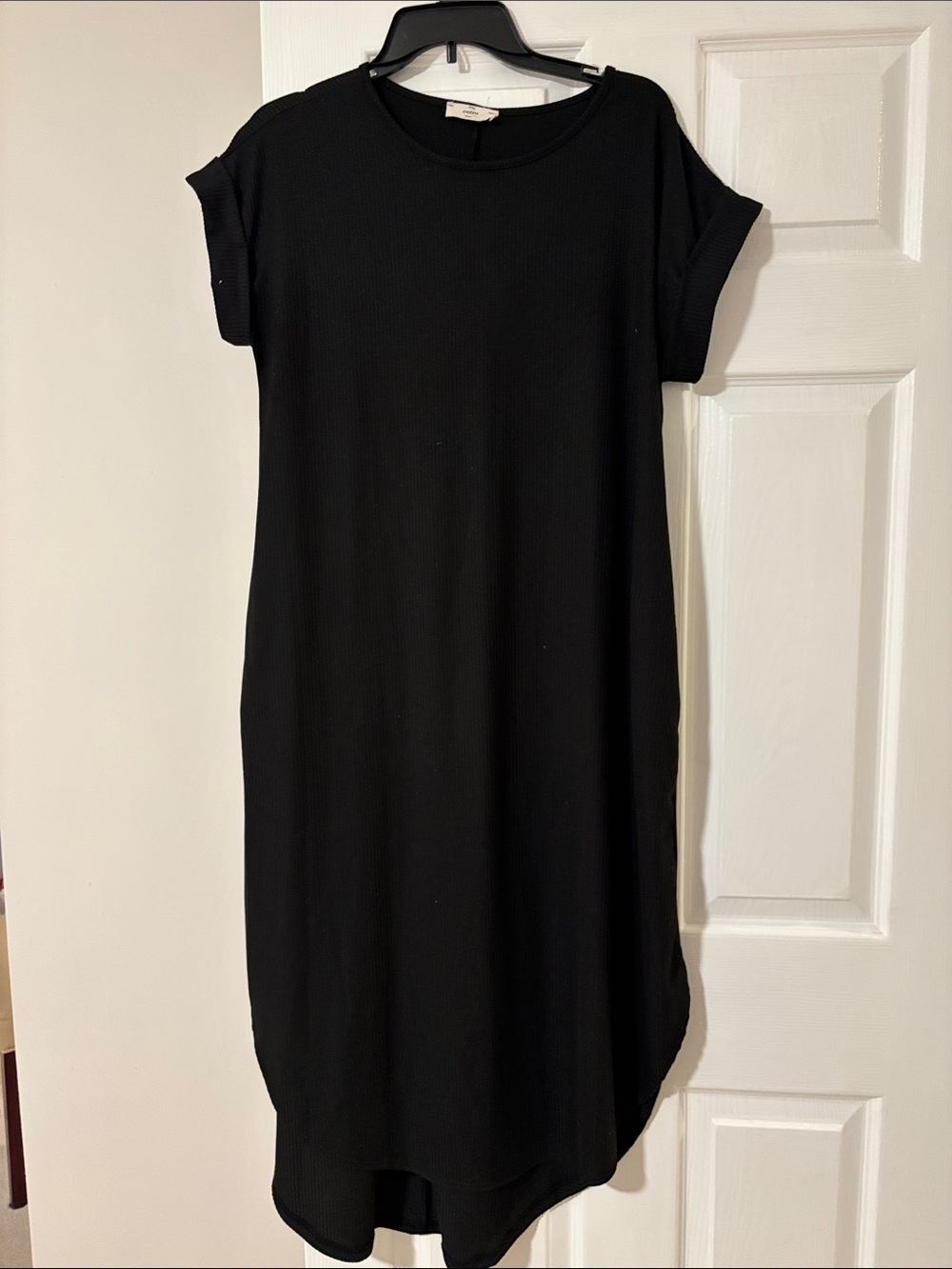 entro Black Ribbed High-Low Midi Dress